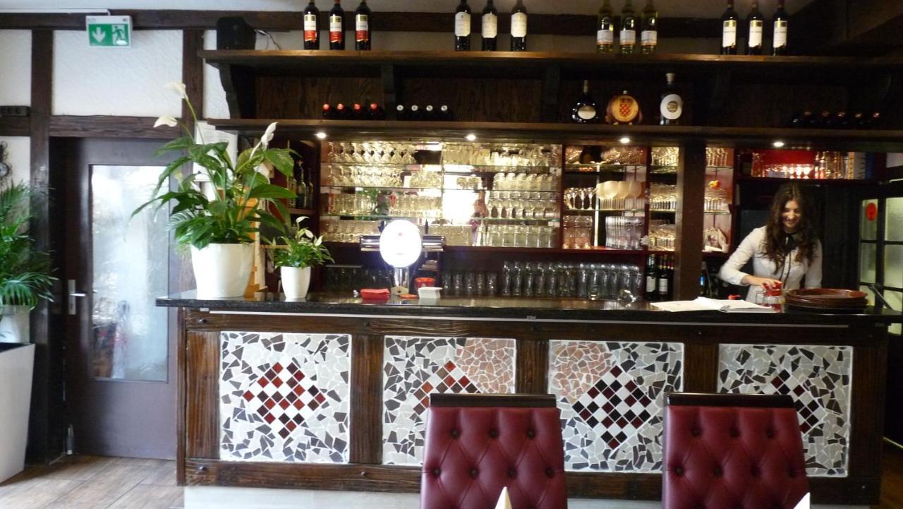Hotel Rodizio Ug Wolfsburg Buitenkant foto